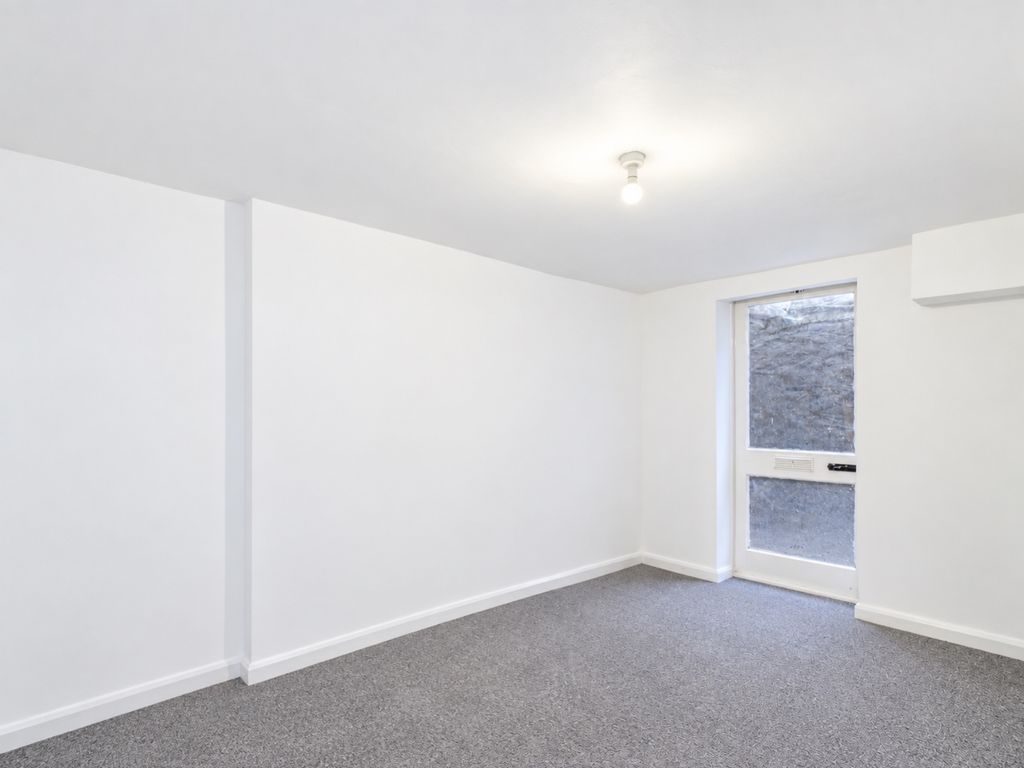 Property photo 1 of 5 Room 2