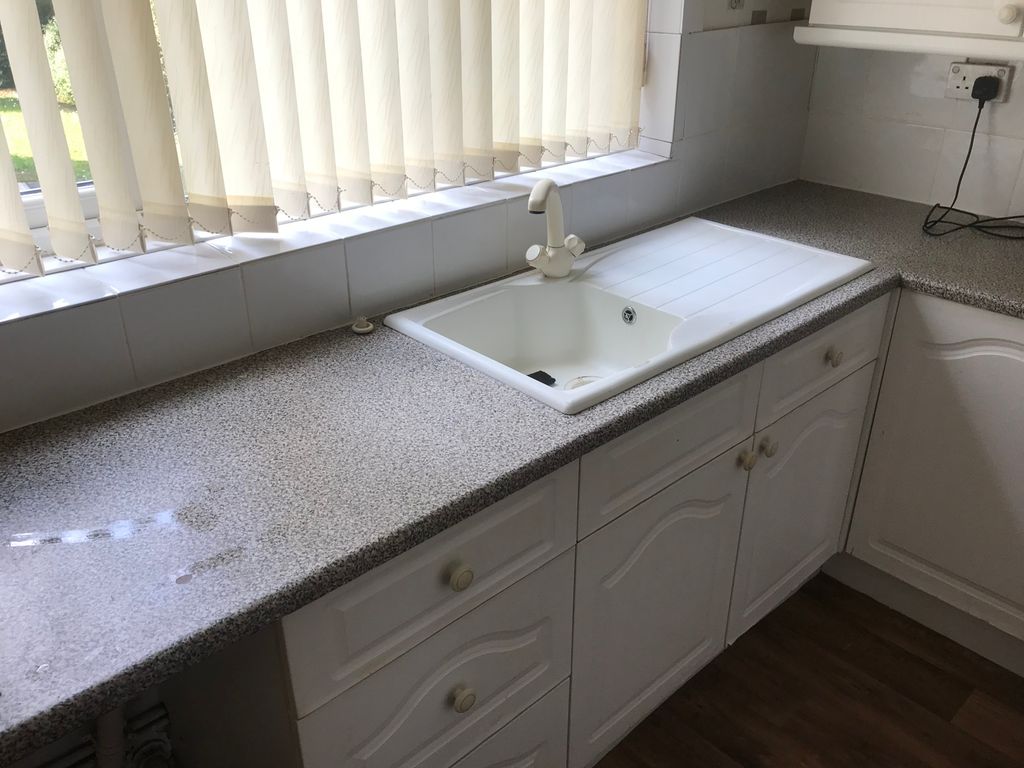 Property photo 3 of 17 Kitchen