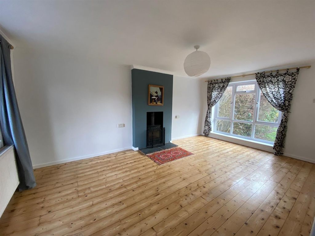 Property photo 2 of 19 Living Room.Jpg