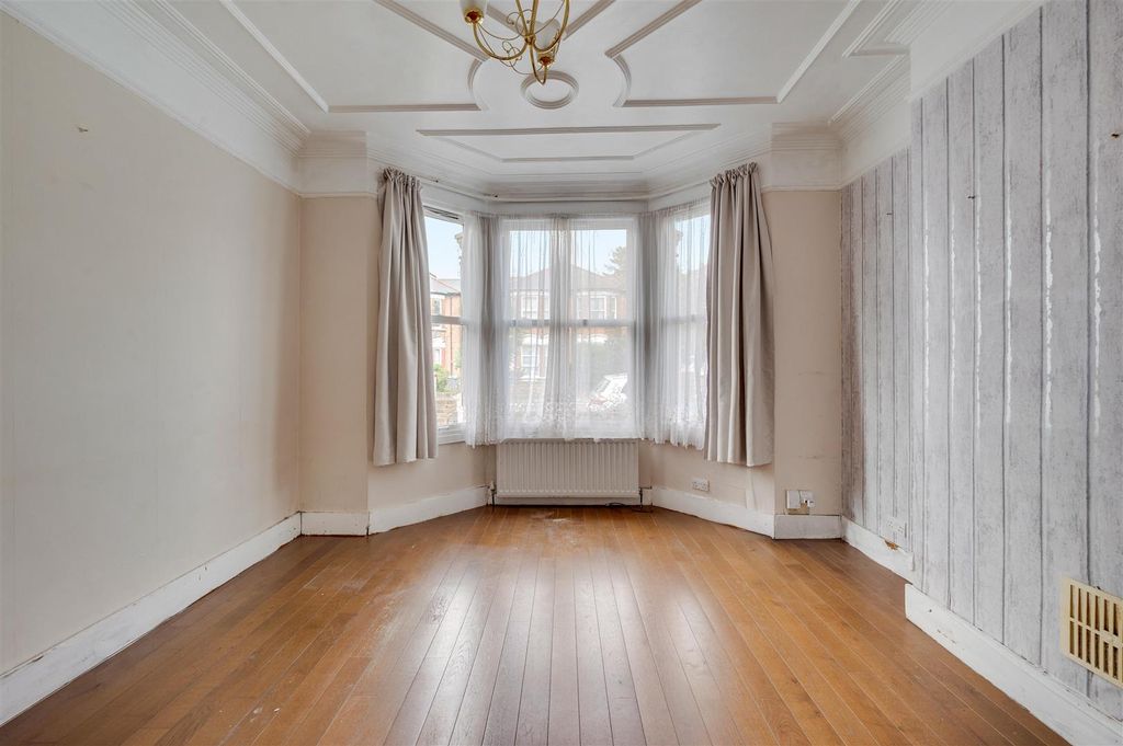 Property photo 2 of 18 Daniels_Holland Road, London, Nw1_002.Jpg