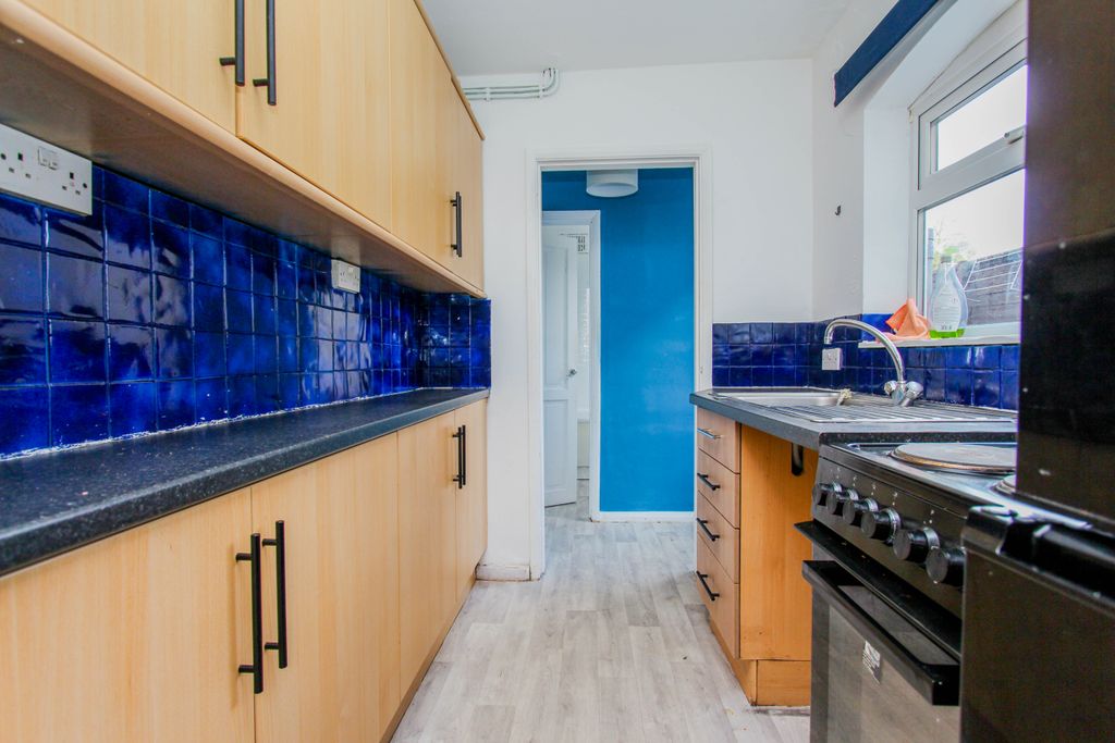 Property photo 2 of 9 Kitchen