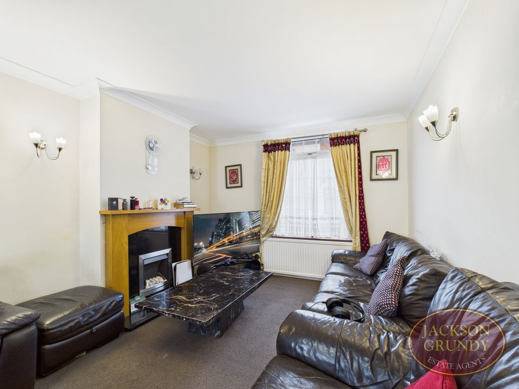 Property photo 2 of 12 Lower Thrift Street