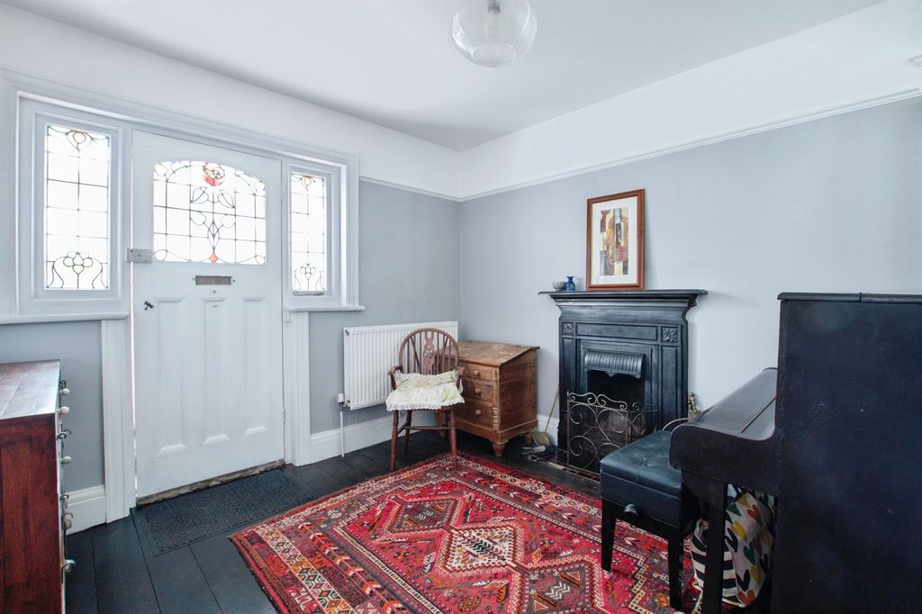 Property photo 2 of 18