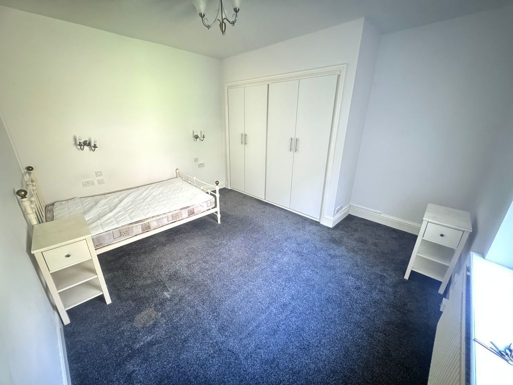 Property photo 1 of 9 Photo 5