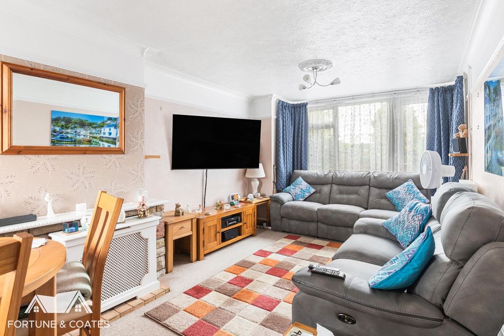 Property photo 2 of 18 Willowfield_11.Jpg