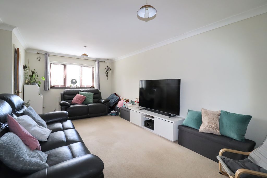 Property photo 2 of 15 Lounge