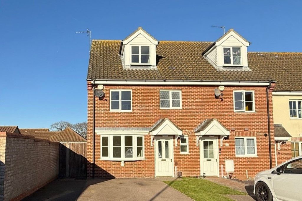 Property photo 1 of 17 A Refurbished Three Storey 4 Bed Family Townhouse For Sale