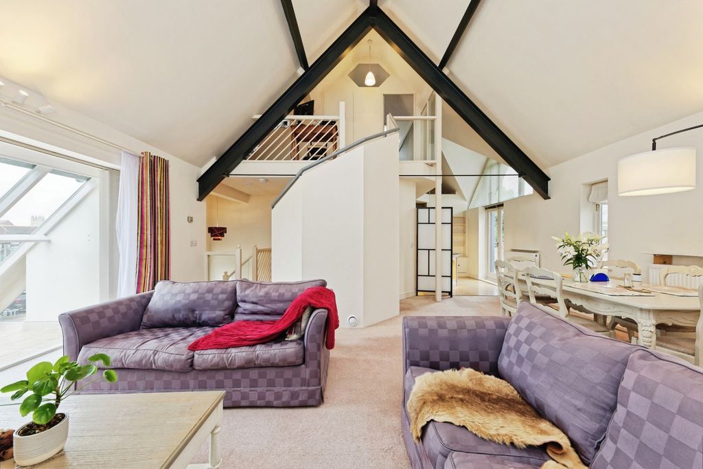 Property photo 2 of 19 Pbox-Img.Jpg