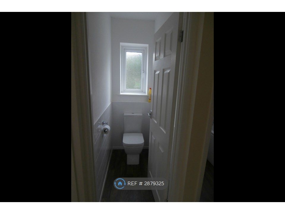 Property photo 2 of 5 Toilet