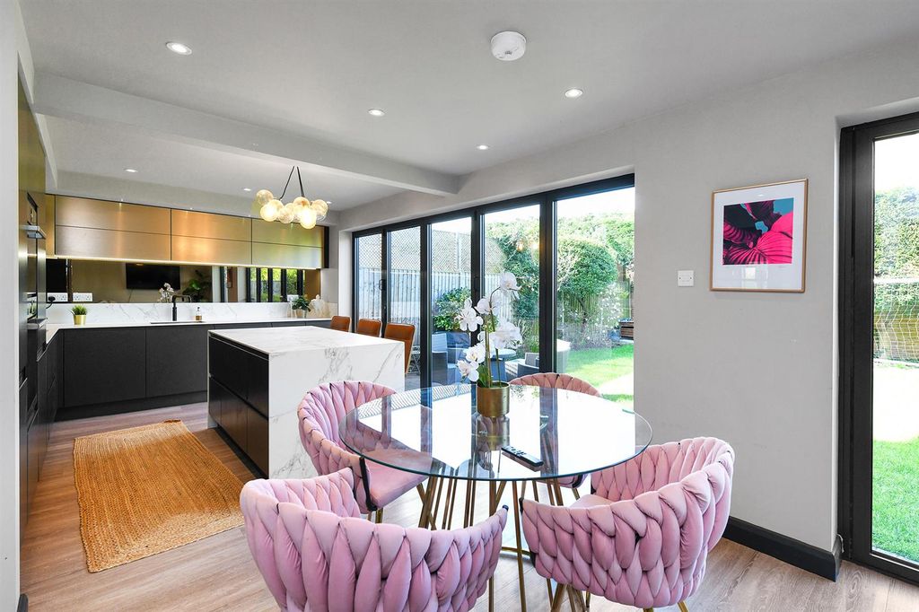 Property photo 3 of 23