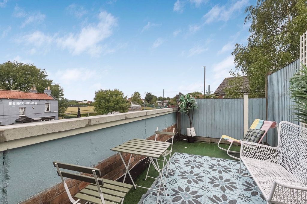 Property photo 2 of 18 Photo 4