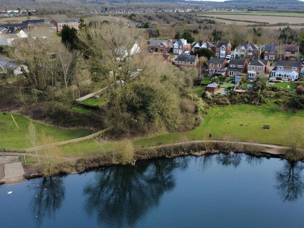 Property photo 2 of 32