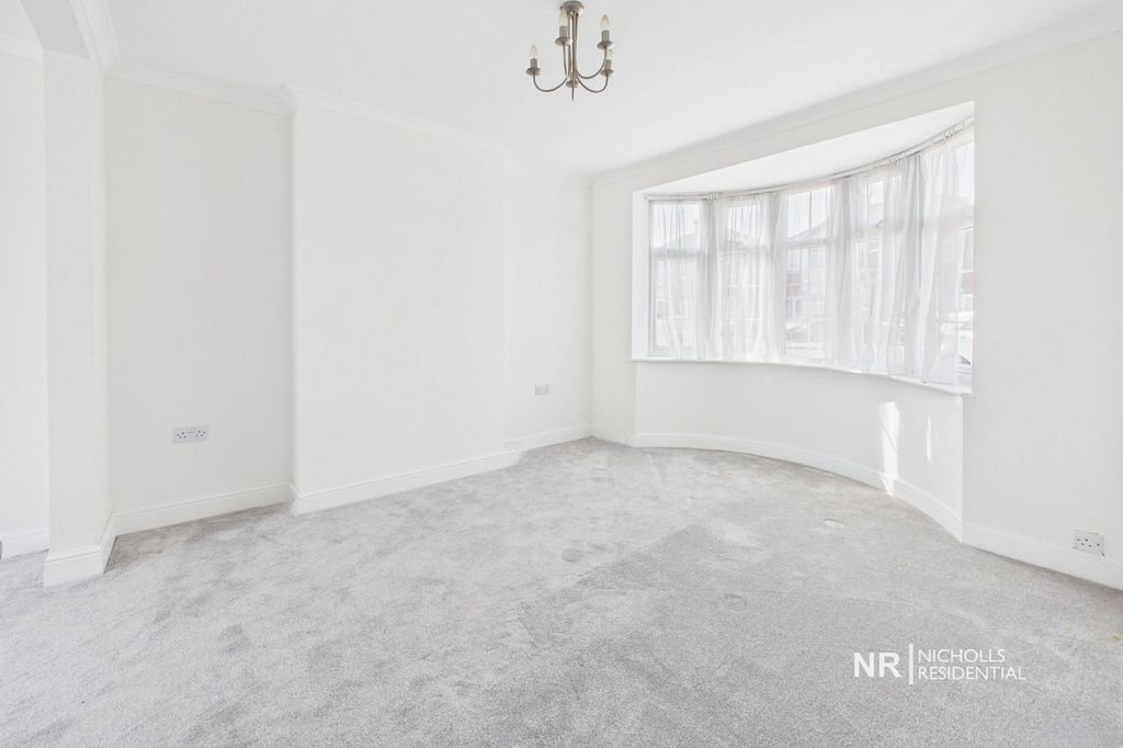 Property photo 2 of 11 Living Room