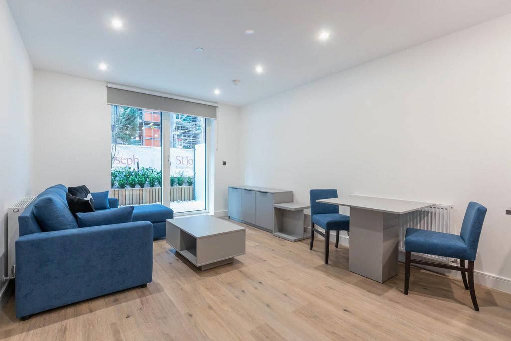 Property photo 1 of 21 Lounge/Dining Area