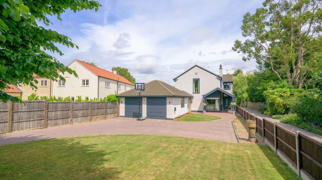 Property photo 1 of 39