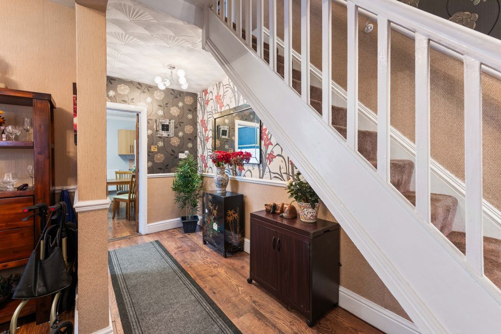 Property photo 3 of 18