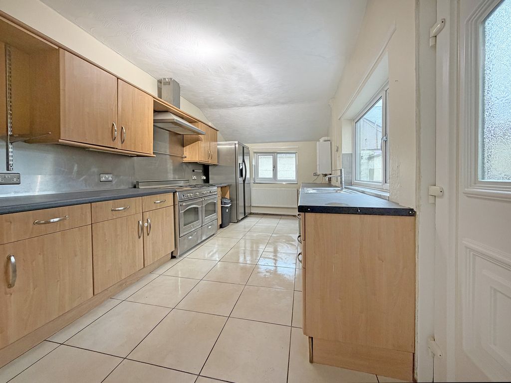 Property photo 3 of 27