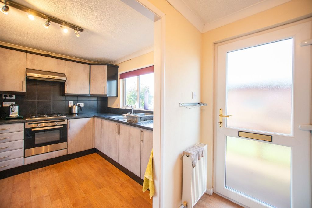 Property photo 3 of 25 Kitchen