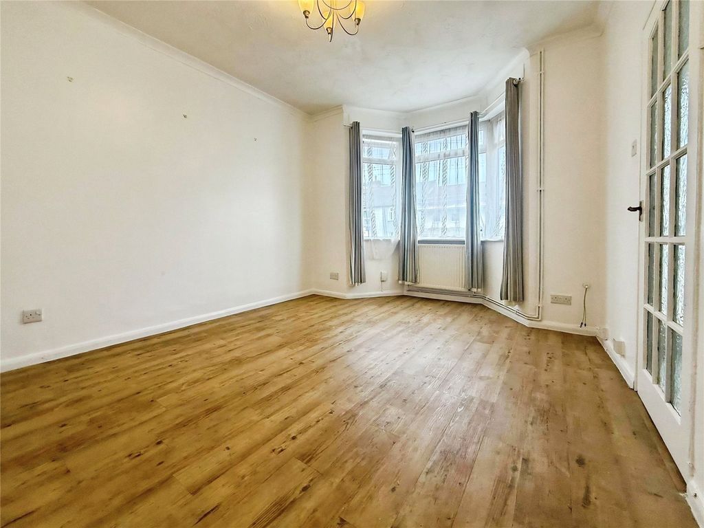 Property photo 3 of 18 Picture No. 06