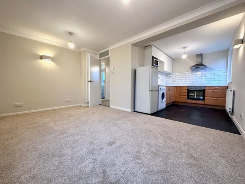 Property photo 1 of 9 Lounge/Kitchen