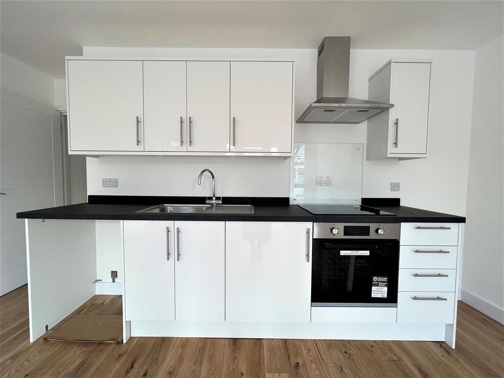 Property photo 3 of 8 Kitchen.Jpg