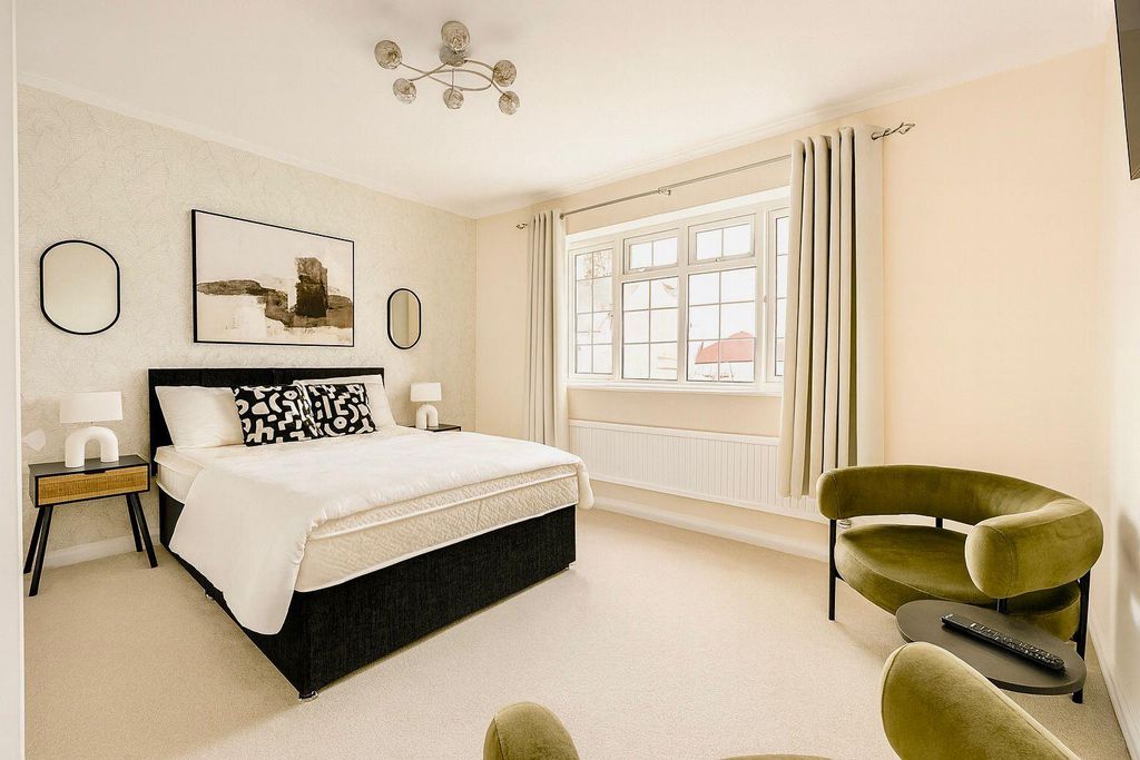 Property photo 3 of 10 Room 1