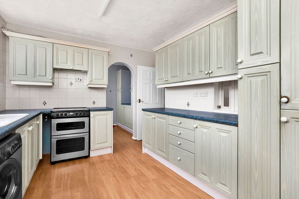 Property photo 3 of 25 Kitchen