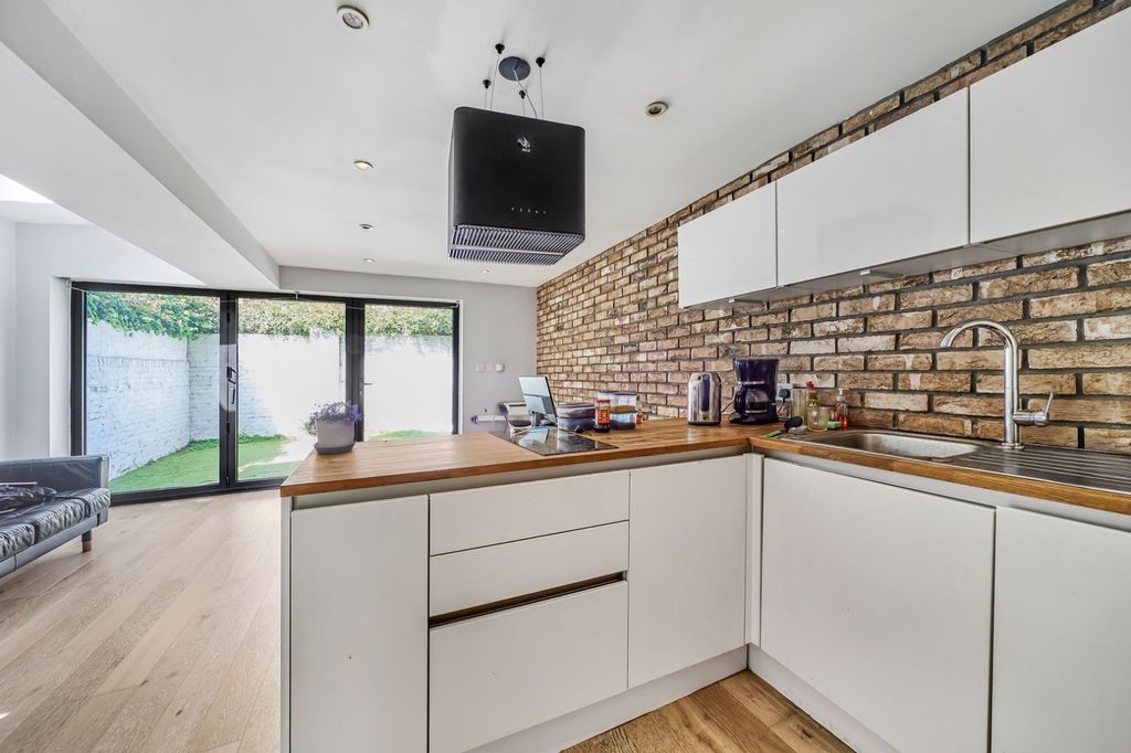 Property photo 2 of 7 Picture No. 22