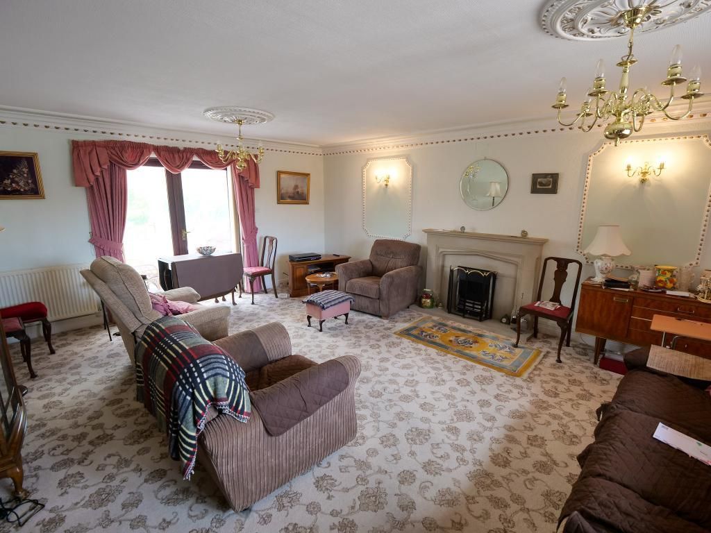 Property photo 2 of 14 Lounge