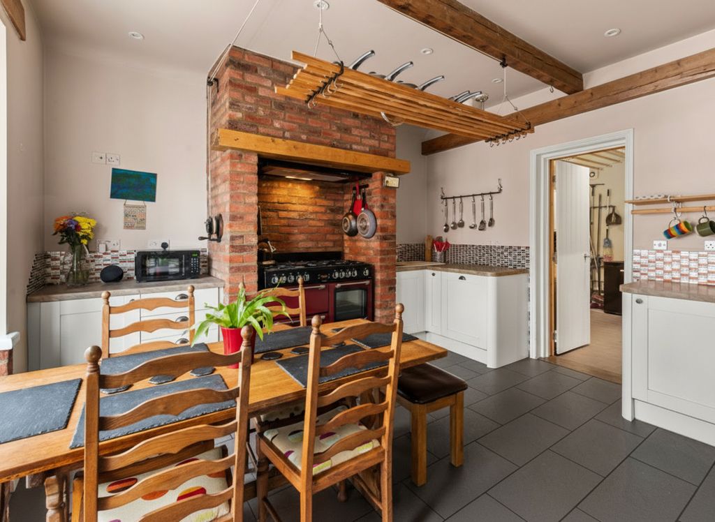 Property photo 3 of 46