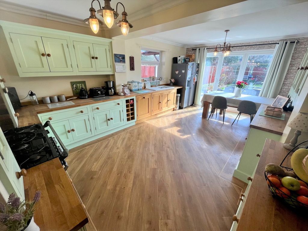 Property photo 2 of 21