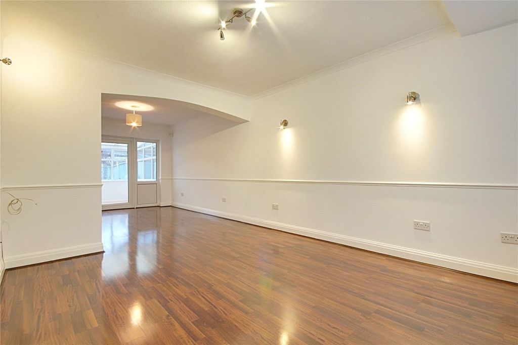 Property photo 3 of 16 Picture No. 03