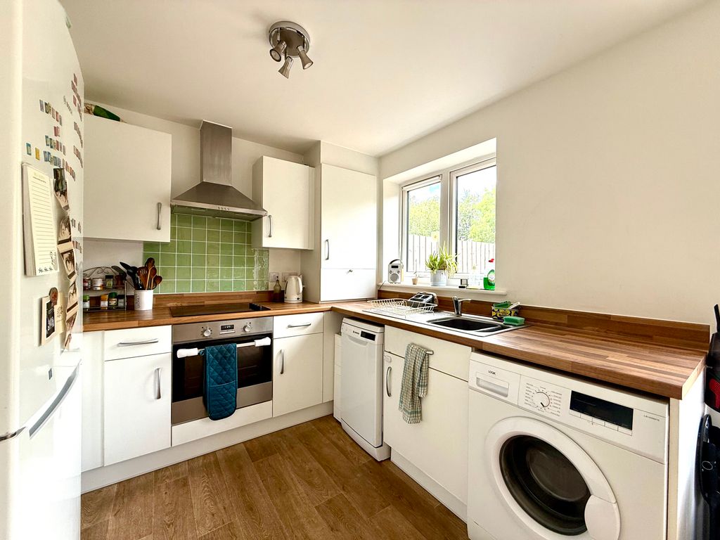 Property photo 3 of 14 Kitchen