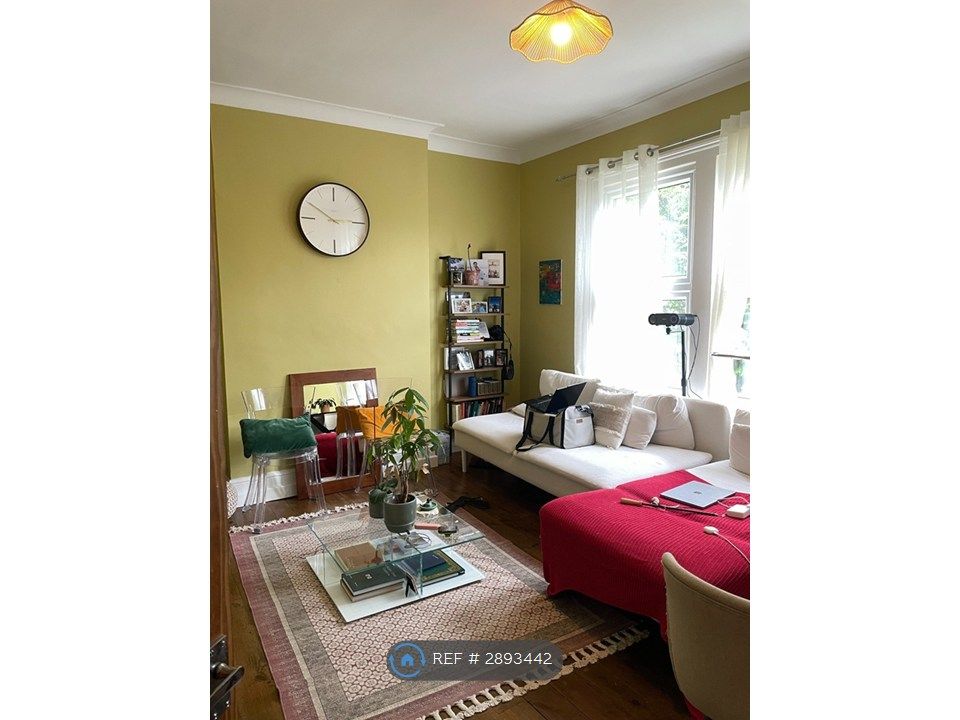 Property photo 1 of 5 Living Room
