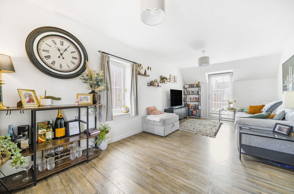 Property photo 2 of 10 11693223