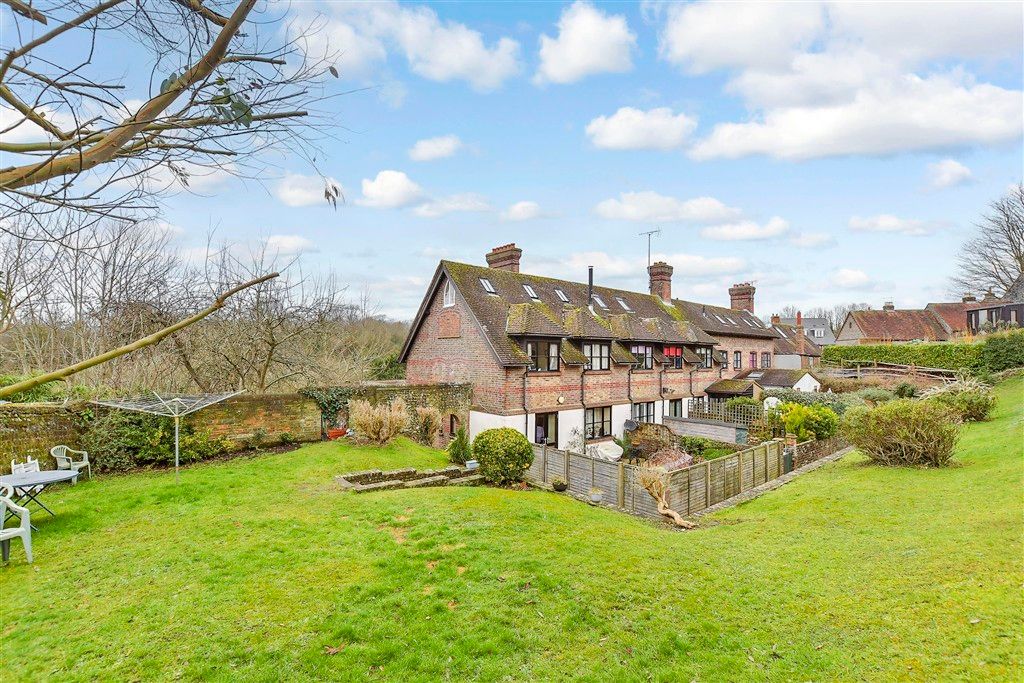 Property photo 3 of 11 Communal Gardens