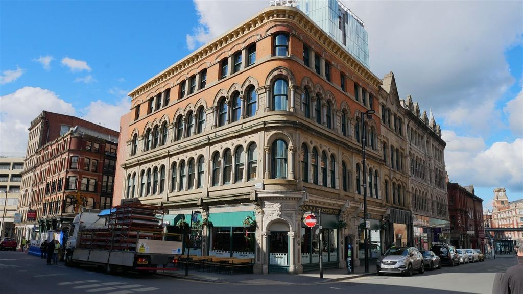 Property photo 1 of 18 Jewel House External.Jpg
