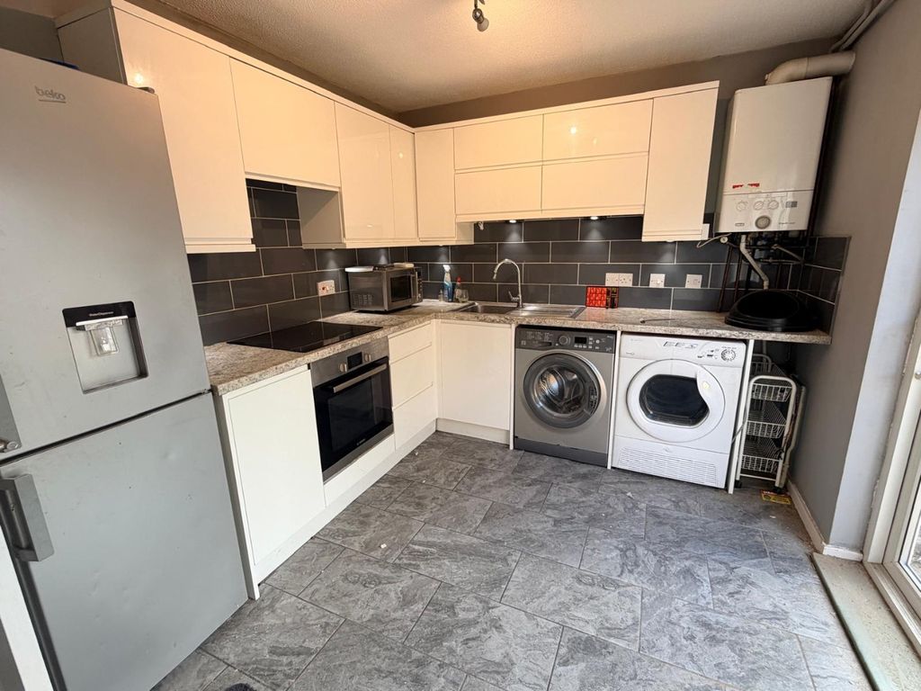 Property photo 3 of 6 5339063