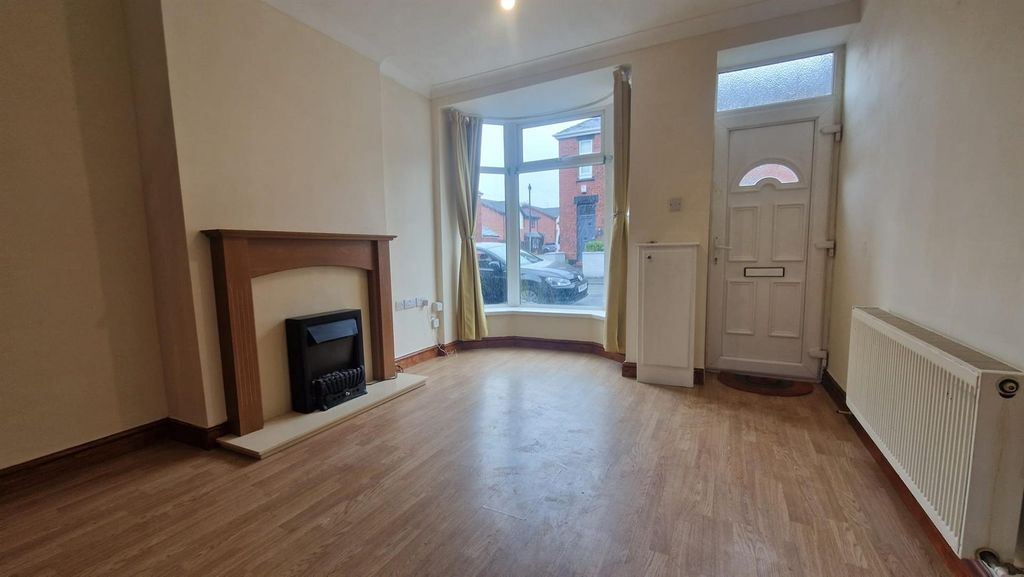 Property photo 2 of 10 Front Lounge