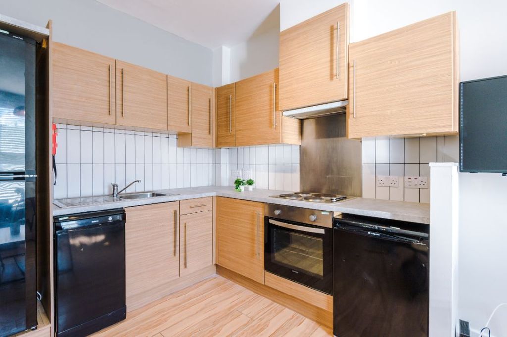 Property photo 2 of 8 Shf4 - Kitchen