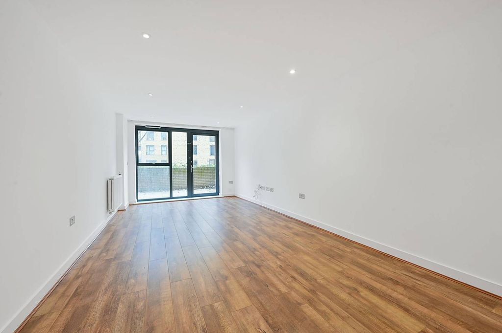 Property photo 2 of 8