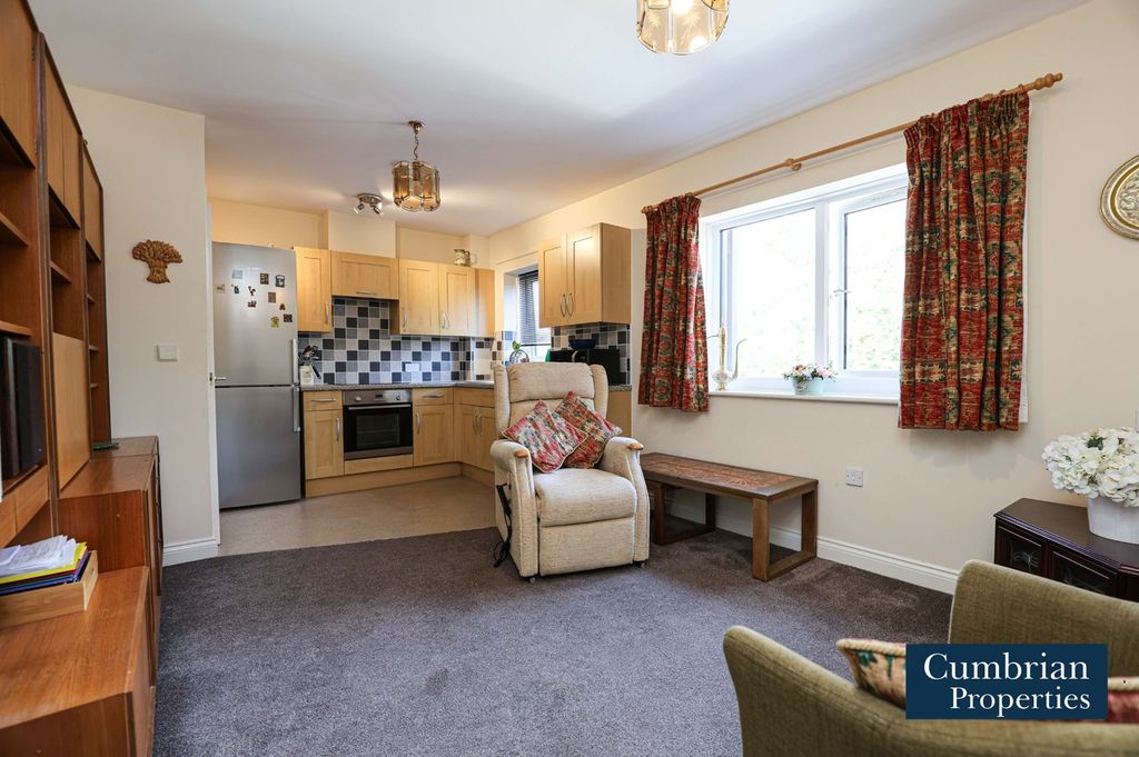 Property photo 2 of 13 Lounge/Kitchen