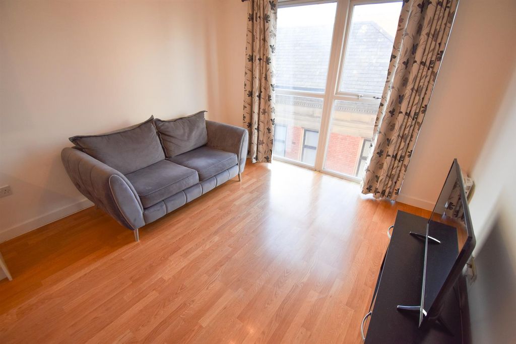 Property photo 2 of 8