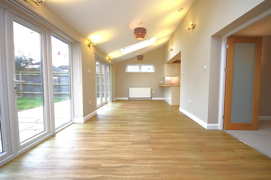 Property photo 2 of 34