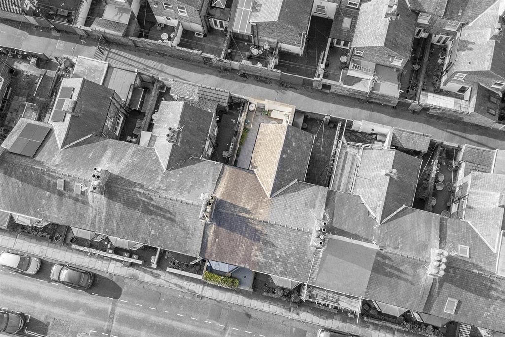 Property photo 2 of 28 71_Russell_Street__12.Jpg