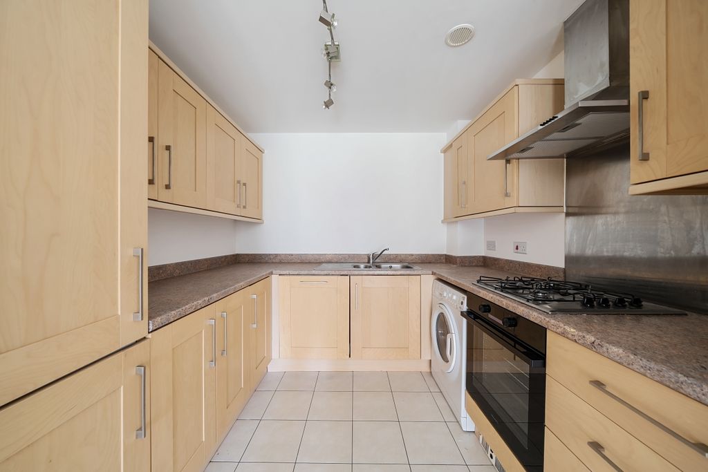 Property photo 2 of 10 Kitchen
