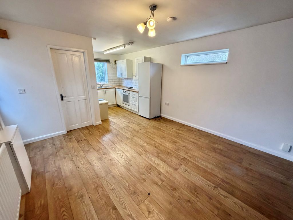 Property photo 3 of 11 Image