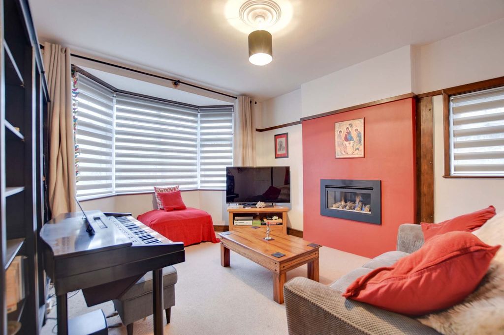 Property photo 2 of 19