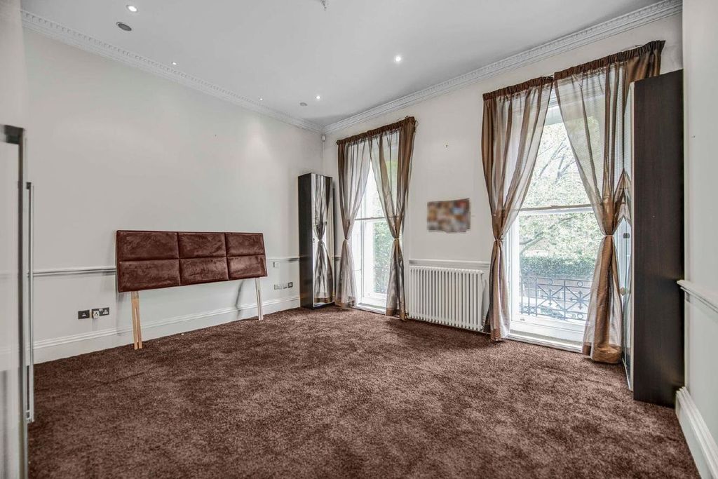 Property photo 3 of 14 Bedroom