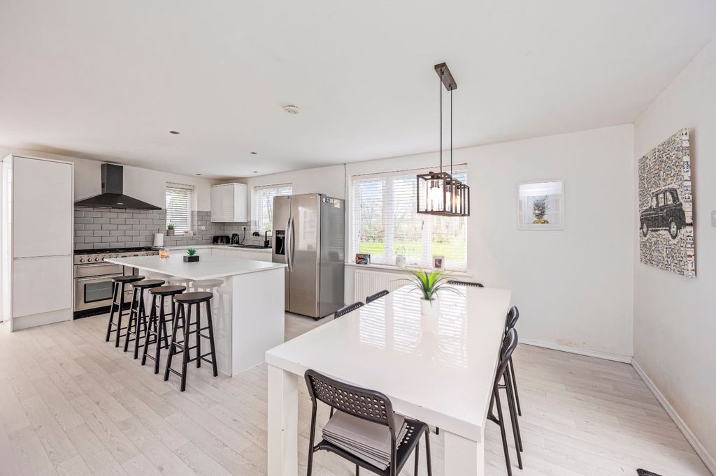 Property photo 3 of 24 Picture No. 04